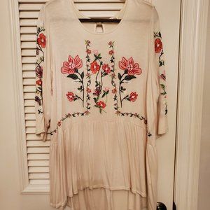 EMBROIDERED TOP